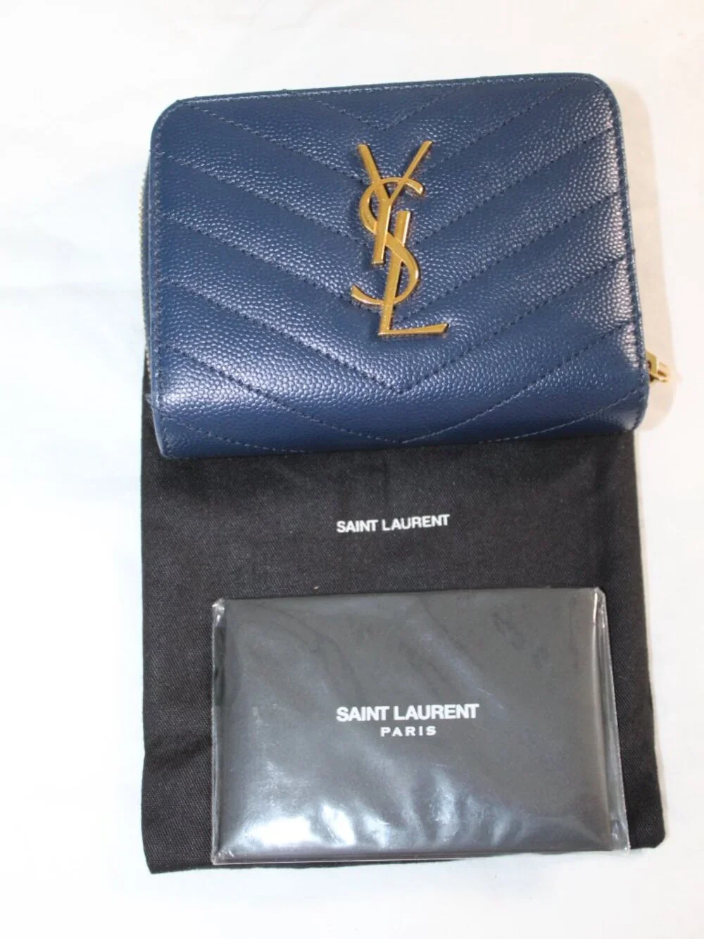 Saint Laurent YSL Grain De Poudre Matelasse Chevron Monogram Zip Around Wallet - Picture 11 of 11